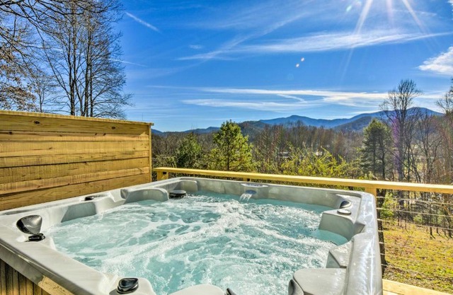 Franklin Home with Hot Tub and Mtn Views!