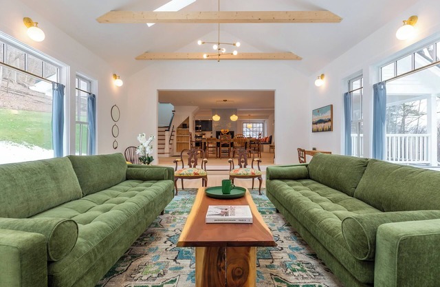 Franklin luxury Chalet w/ guest house and central AC