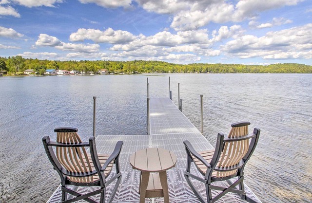 NEW! Franklin Waterfront Home: Kayaks & Boat House