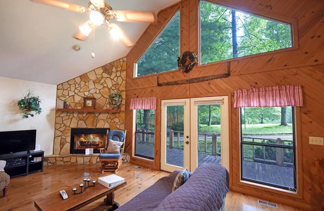 Franz at Alpine Cabins - Peaceful Private Perfect