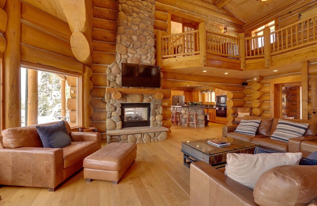Fraser Chalet w/ Hot Tub & Mountain Views