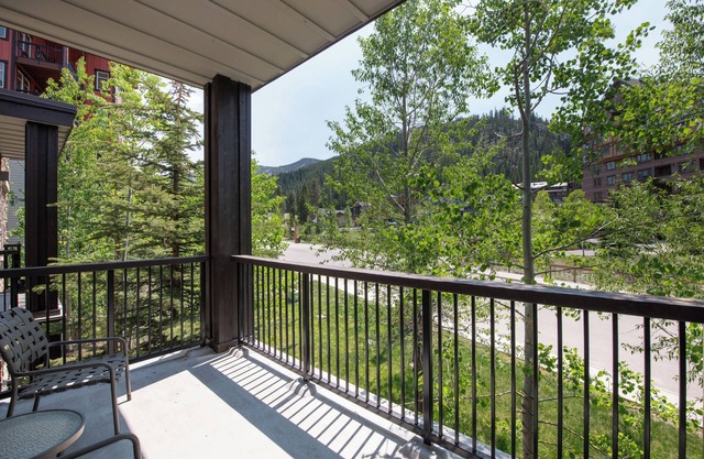 Fraser Crossing/Founder Pointe, Townhome style Condo | Gondola Acess (Value-Rated Condo 3229)