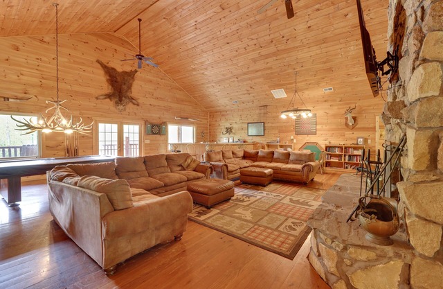 Fraziers Bottom Cabin on 800 Acres of Land w/ Lake