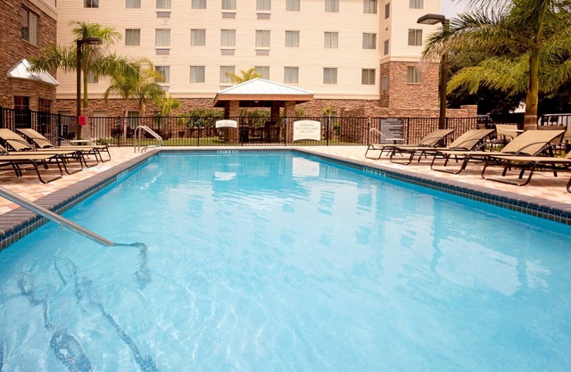 Frühstück kostenlos. Außenpool & Whirlpool. Schöner Ort! Schnelle Fahrt zur Universität von Texas Rio Grande Valley