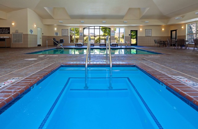 Suite a solo minutos de Napa Valley Wine Country | Piscina al aire libre, bañera de hidromasaje + acceso al gimnasio
