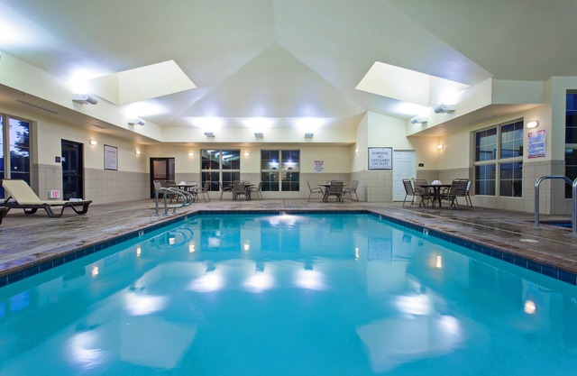 Suite nur wenige Minuten von Napa Valley Wine Country | Beheizter Zugang zum Außenpool