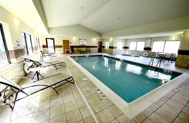 Desayuno gratis. Piscina y jacuzzi. Gimnasio. ¡Cerca de la base de la Fuerza Aérea Minot!