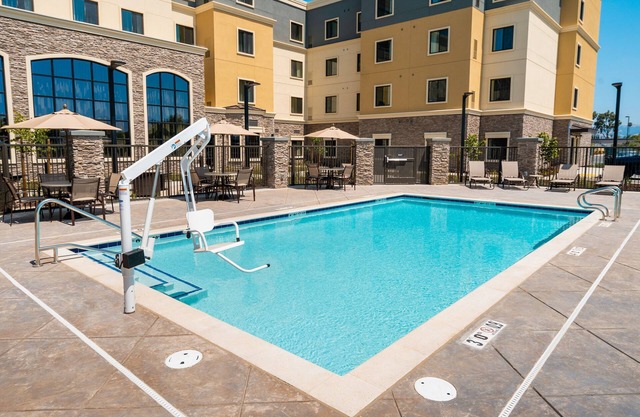 Frühstück kostenlos. Schwimmbad. Gemeinsamer Grill. King Suite. 30 Minuten zum Oakland Zoo!