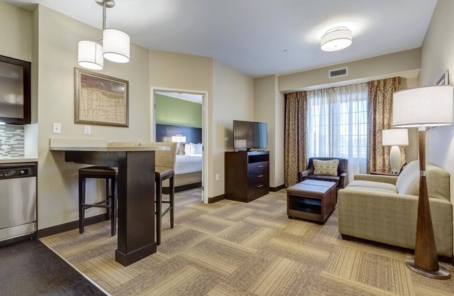 Free Breakfast, Pool, Gym, BBQ. Your Next Vacation