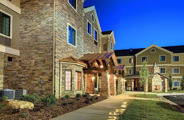 Free Breakfast Buffet. Pool, Hot Tub & Waterslide. Perfect Family Vacation!