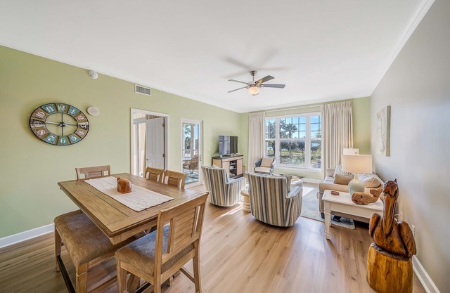 FREE Daily Golf! Reflections 211 Bayfront Beauty, Heated Resort Pool, Hot Tub