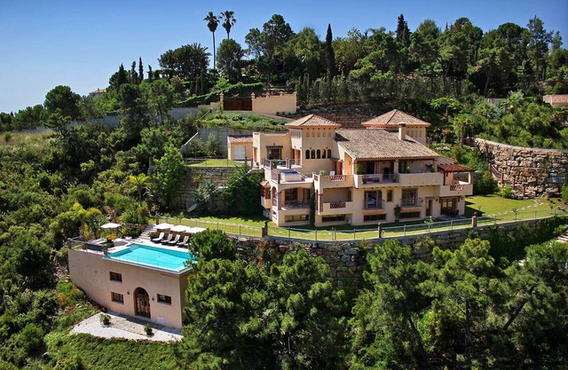 Ultra-luxuriöse, neue €7m 6/7 SZ-Villa mit Hollywood-Stil Kino und Endlospool