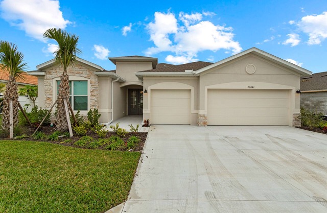 FREE GOLF when you stay in this New 3/3 Ibis Landing Golf & Country Club home!
