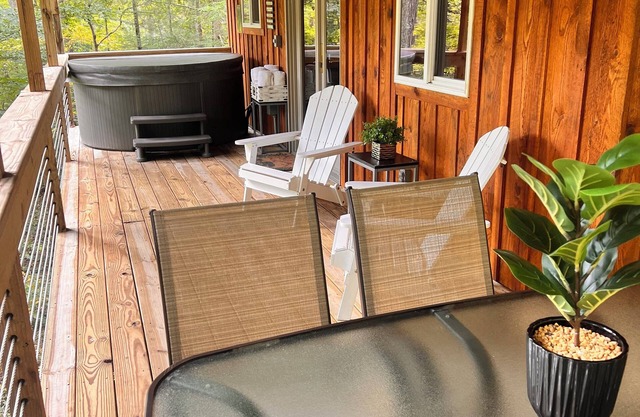 Bear Ridge Bungalow in RRG/Hot Tub/Pet Friendly/Hi Speed WiFi