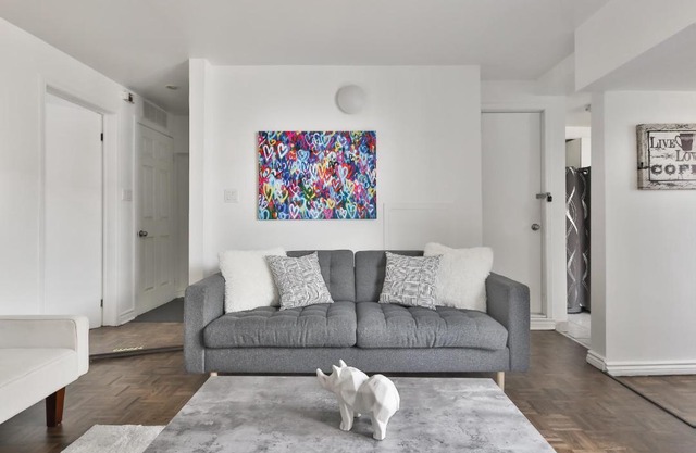 FREE PARKING - Full APARTMENT - 5 min walk to METRO - CENTRAL LOCATION