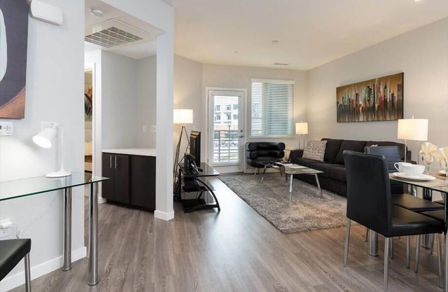 Free Parking! Heated Pool & Spa | nr Menlo Park Rail