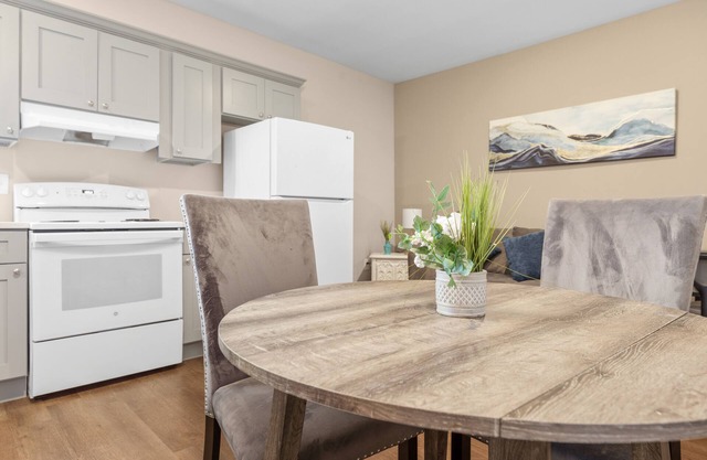 Free Parking, Laundry, Wi-Fi, near Down Utica NY2