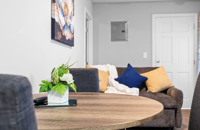 Free Parking, Laundry, Wi-Fi, near Down Utica NY4