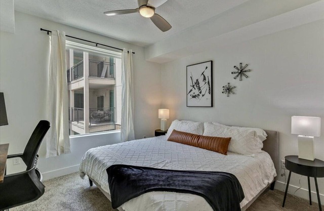 Free Parking/Pool/Hot Tub/Gym/King Bed/Workspace