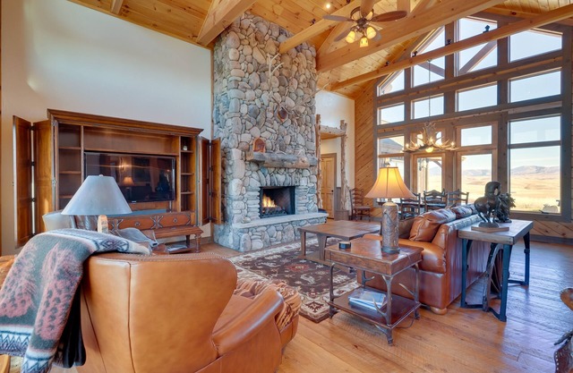 'Free Spirit Ranch' w/ Hot Tub & Mountain Views