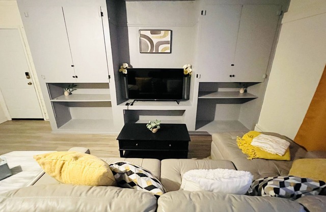 FREE Wi-Fi, Pet Friendly, Family Guest Home!