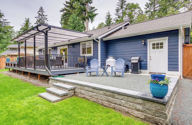 Freeland Retreat - Deck, Fire Pit & Beach Access!