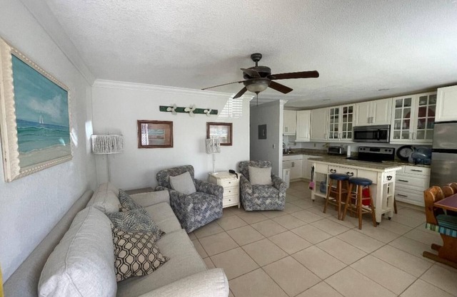 Freeport Grand Bahamas: Coral Beach Family Friendly Condo- steps to the beach!