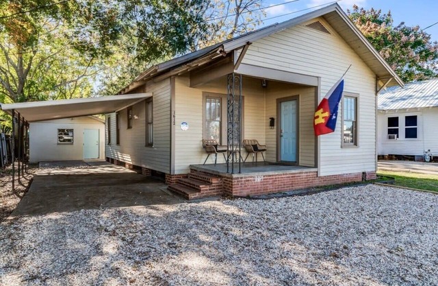 Freetown Hideaway: Private Room, Full Kitchen, Garden & Free Parking
