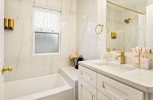 French Country Cottage in lovely Glen Ellyn!