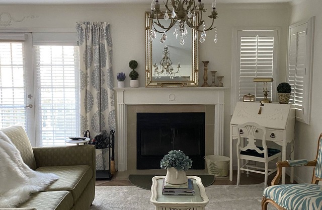 Newly decorated French Country Villa, king size bd, near casinos, pools