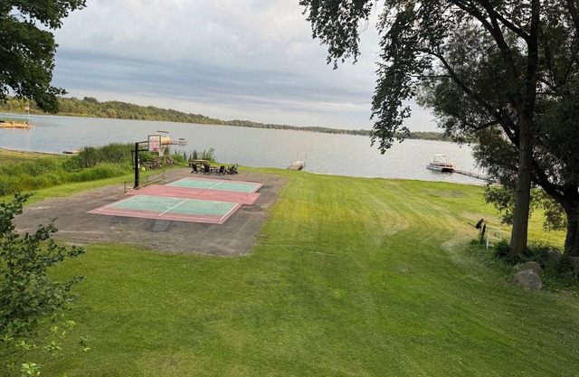 French Lake Shore Pickleball