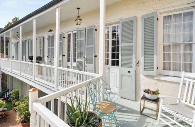 French Quarter 1 Bedroom Studio. Best Part of the Quarter Behind Gates