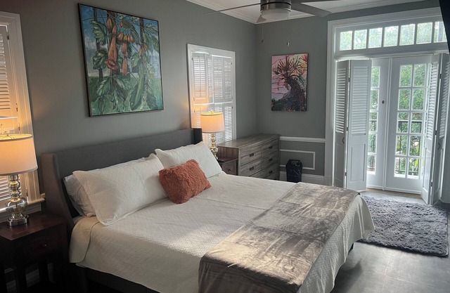 French Quarter-Style Downtown Executive Apartment