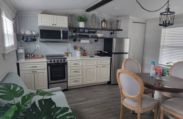 French Style 1-bedroom Unique property in Davenport with AC