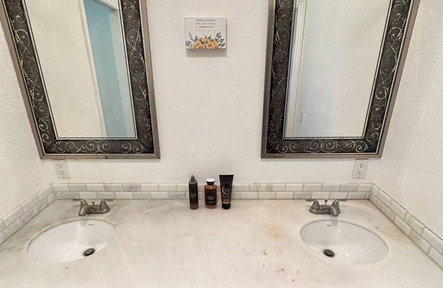 French Style Cozy Home - Temporary Housing! Desired Rocklin Location!