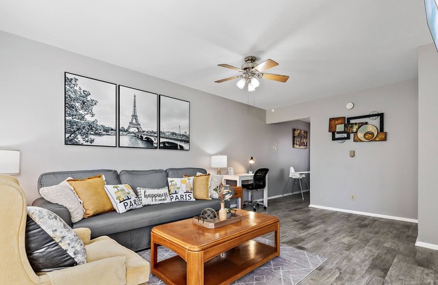 French themed cozy apt w/garage/FastWiFi/Sleeps up to 8/Montgomery.