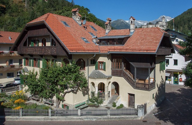 FRENES - Apartment in der denkmalgeschützten Dorfvilla