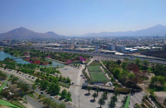 Frente al parque (Solo mujeres)