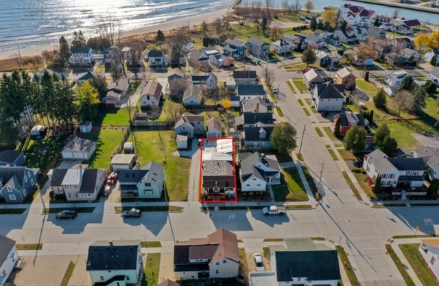 Fresh Coast Bar- Sleeps 12. 2 Blocks to Lake Michigan . Perfect for events!