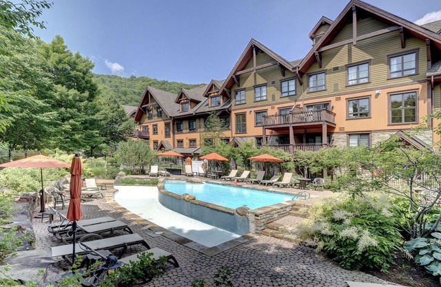 Freshly Renovated Ski-In/Ski-Out Luxury Condo