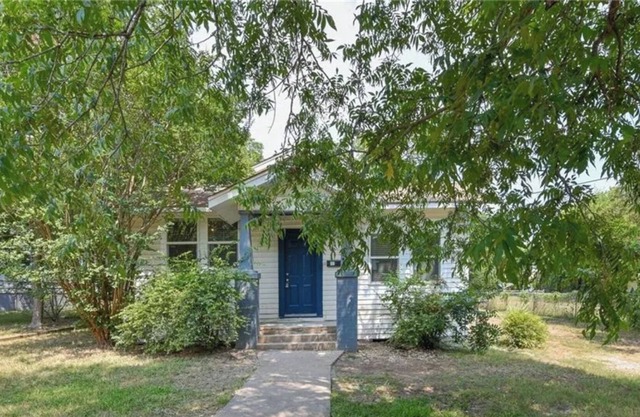 Freshly renovated 3 bdrm 2.5 bathroom in historic Belton one block from downtown