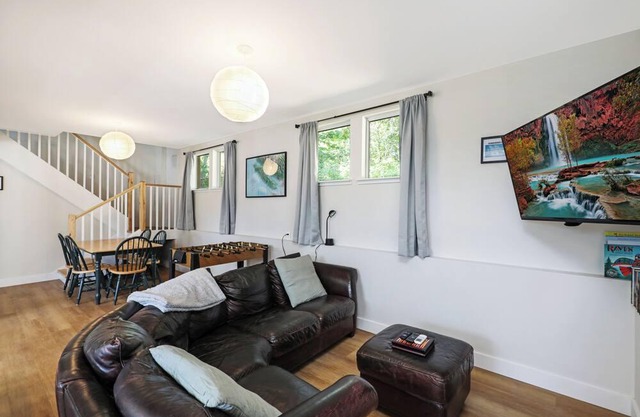Freshly renovated private chalet in a semi rural setting and close to the ocean.