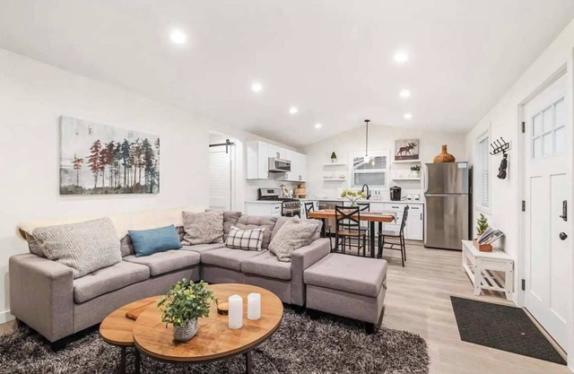 Freshly Updated Hideaway in CDA’s Best Spot
