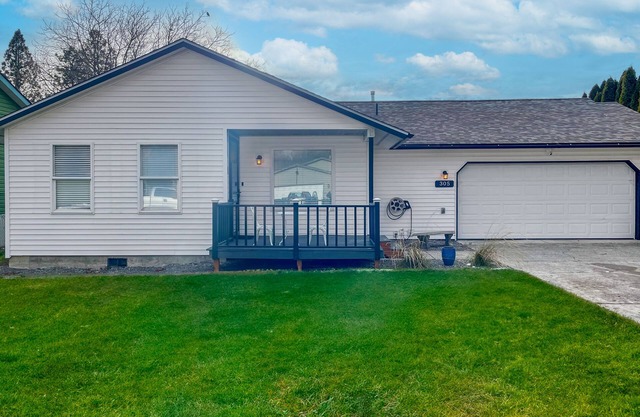 Freshly updated home with pool table, sauna, & enclosed yard - prime location