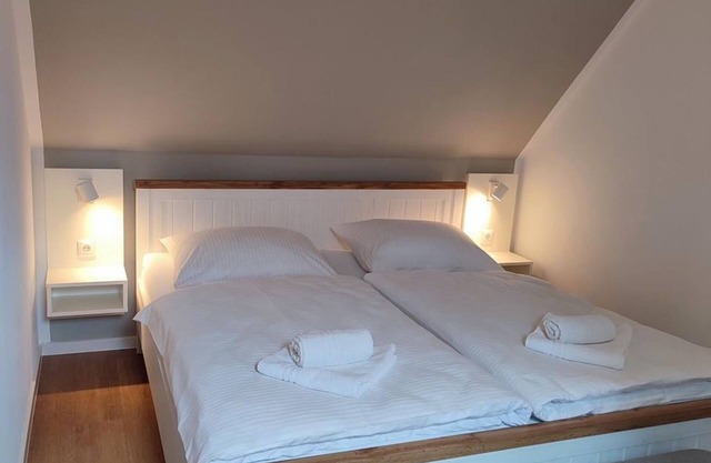 Dreibettzimmer, Bad, WC, Bergseite - Haus Kuhberg