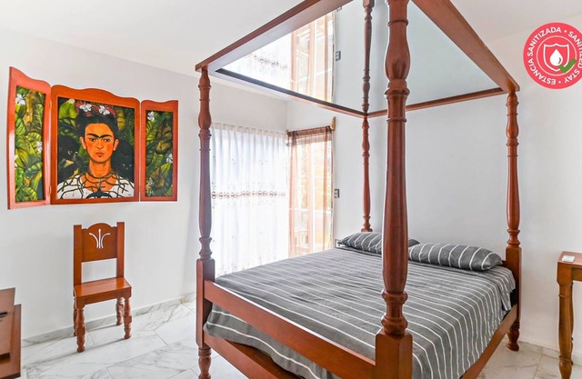 Frida's Room in Hotel| 5 min to boardwalk