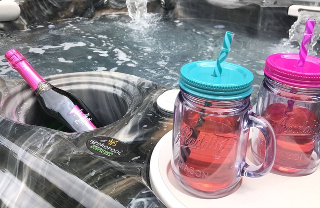 Freundliches Familienhaus am Wasser * Whirlpool * Kamin * 40 min. Québec