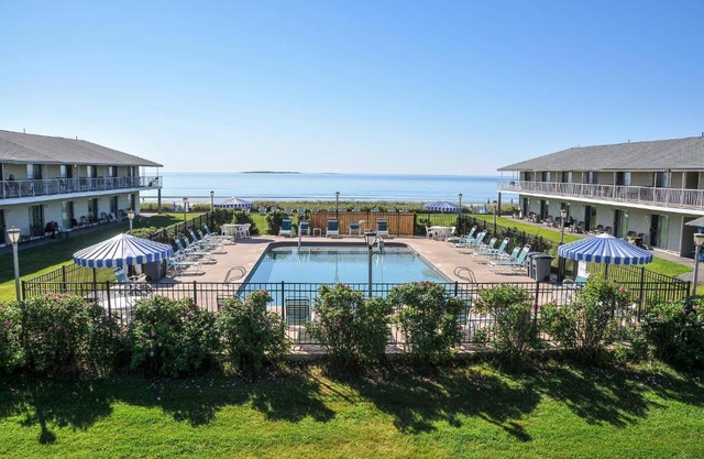 Friendship Oceanfront Suites