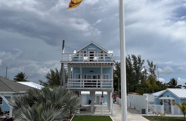 Frigate House at Coconut Island OCEAN FRONT with POOL!! on Casaurina Beach