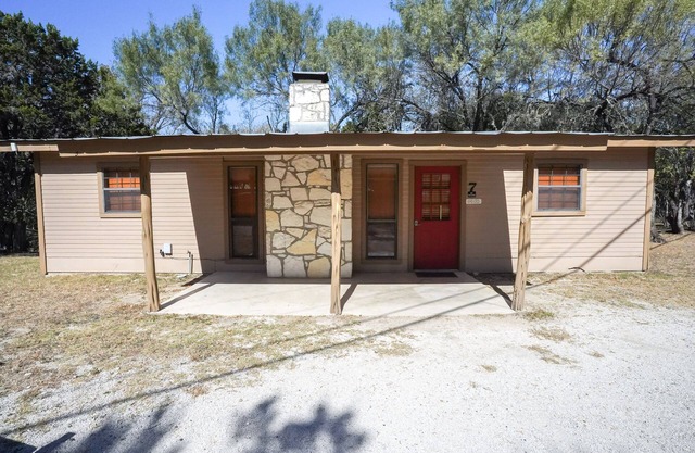 Frio Country Resort - Within walking distance to the Frio River!